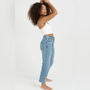 90s-inspired Mom jeans